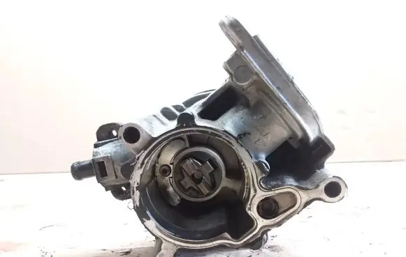Audi A4 S4 B8 8K Vacuum pump 06J145100C