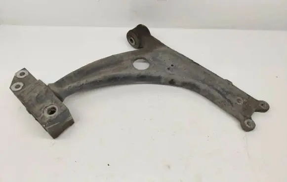 Volkswagen PASSAT B6 Front lower control arm/wishbone 3C0407153B