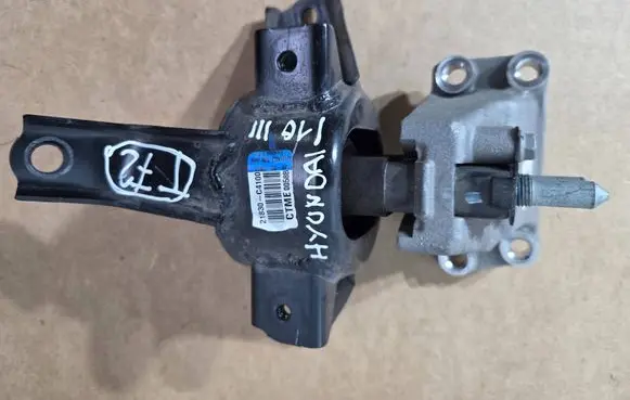 Hyundai i10 Engine mount bracket 21830C4100
