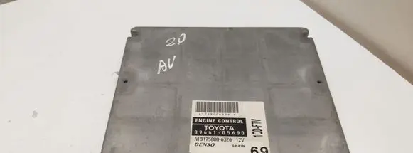 Toyota Avensis T250 Engine control unit/module 8966105690 MB1758006326