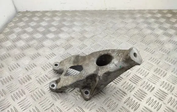 Audi A4 S4 B8 8K Engine mounting bracket 8K0199307BE