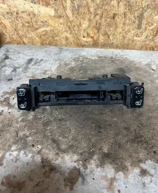 Mercedes-Benz E W210 Seat heating switch 2108200151