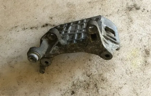 Audi A4 S4 B8 8K Engine mounting bracket 059903143