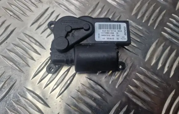 Volkswagen PASSAT B8 Air flap motor/actuator 5Q0907511A