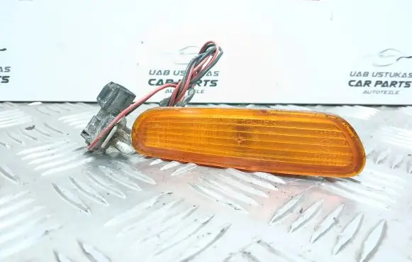 Volvo S40, V40 Front fender indicator light
