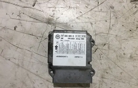Volkswagen Touran I Airbag control unit/module 5WK43828 1T0909605