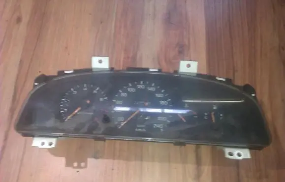 Mazda MX-6 Speedometer (instrument cluster) PLH57