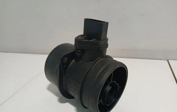 Volkswagen PASSAT B6 Mass air flow meter 074906461B