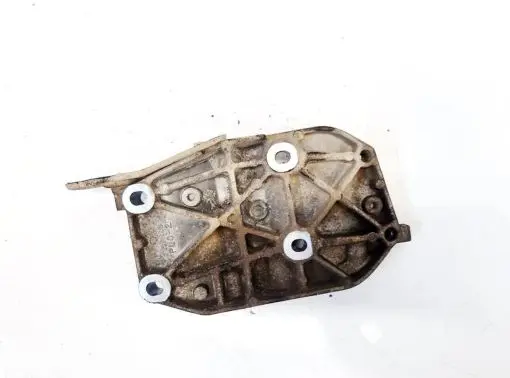 Honda FR-V Engine mounting bracket
