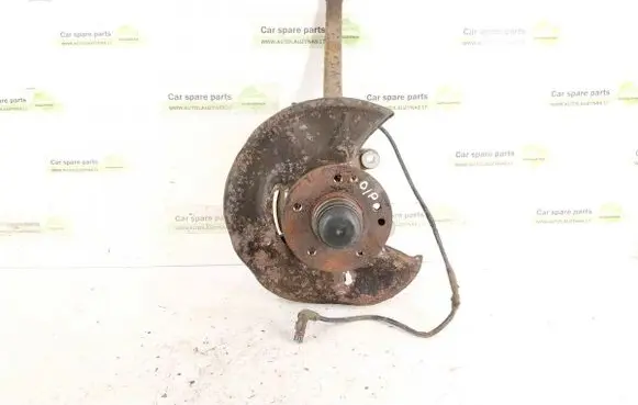 Mercedes-Benz E W210 Front wheel hub 2103300120 A2103300120