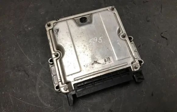 Suzuki Jimny Engine control unit/module 0281010550