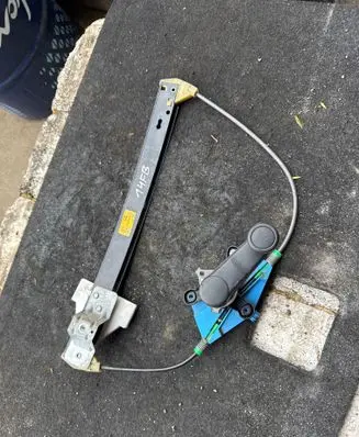 Audi A4 S4 B7 8E 8H Rear door manual window regulator 