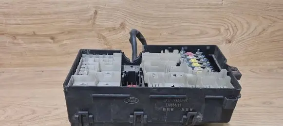 Ford Focus C-MAX Fuse module 3M5T14A067BC