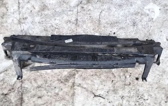 Volvo V70 Engine splash shield/under tray 