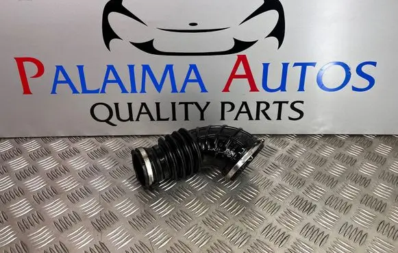 Audi A5 8T 8F Turbo air intake inlet pipe/hose 06H129629E