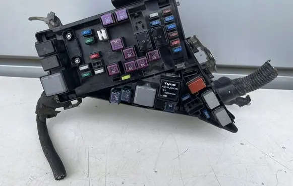 Subaru Legacy Fuse box set MB100200B