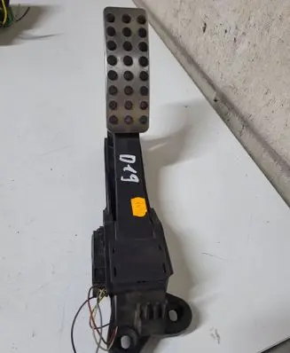 Mercedes-Benz ML W164 Accelerator throttle pedal A1643000004 190407 ZGS009