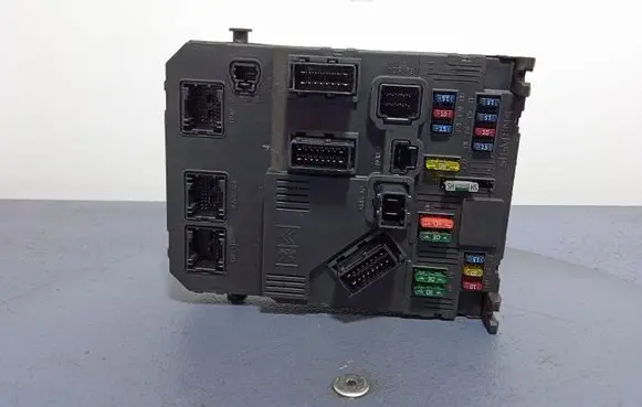 Peugeot 206 CC Fuse box set 9650584780