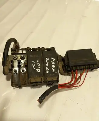 Skoda Fabia Mk2 (5J) Fuse module 5j0937548
