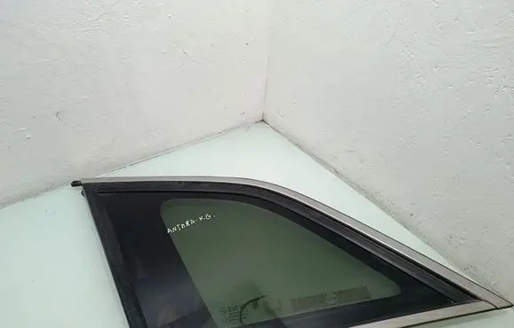 Opel Antara Rear side window 96660068
