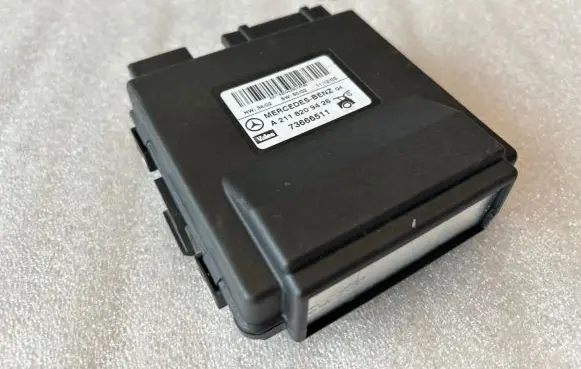 Mercedes-Benz E W211 Tailgate hydraulic pump motor A2118209426 73666511 2118209426