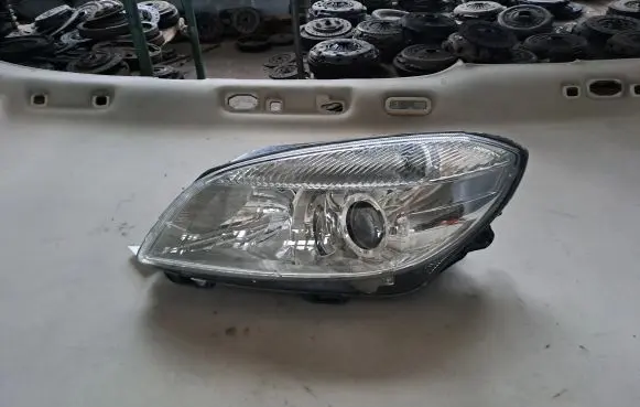 Skoda Fabia Mk2 (5J) Headlight/headlamp 5J1941015D
