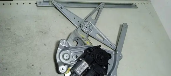 Renault Megane III Front door window regulator with motor 807300006R
