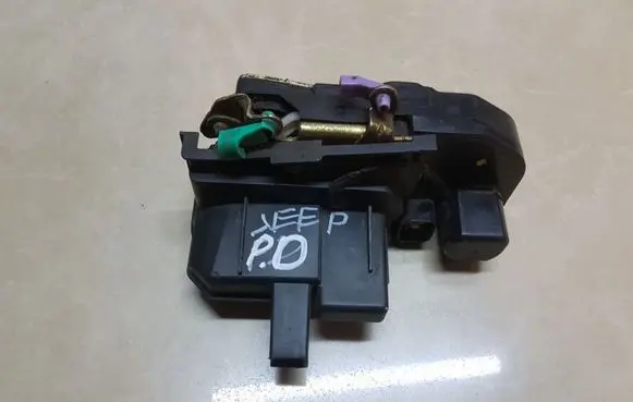 Jeep Grand Cherokee (WJ) Front door lock