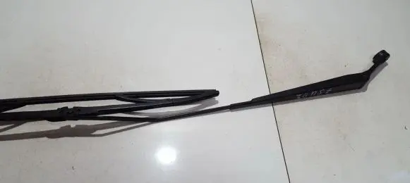 Suzuki Wagon R+ Front wiper blade arm