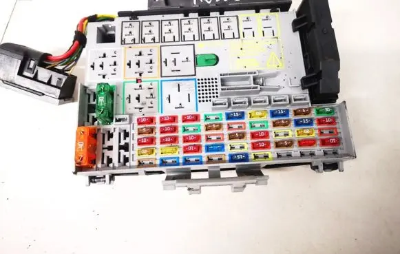 Opel Zafira A Fuse box set 24412497 24431677