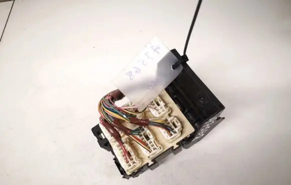 Toyota Avensis T250 Fuse box set 108273405030 82734-05030