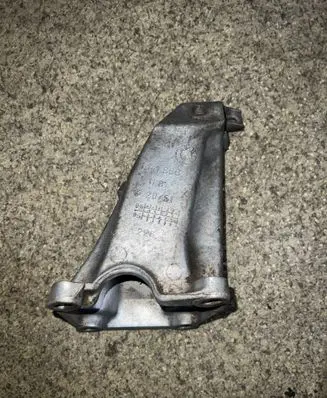 BMW 5 E34 Engine mounting bracket 1141866