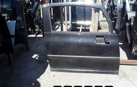 Peugeot 1007 Front door