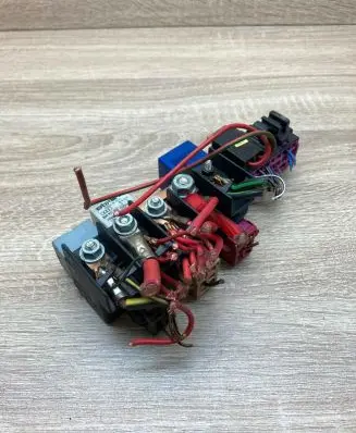 Volkswagen PASSAT B5.5 Fuse box set 8L0941822A 8A0951253