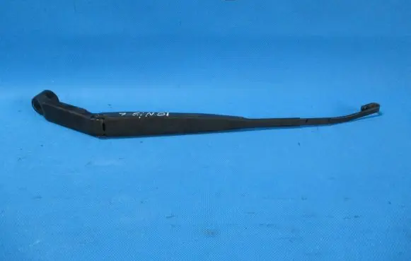 Suzuki SX4 Front wiper blade arm