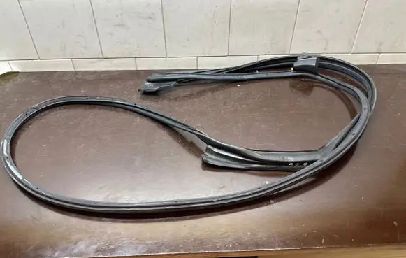 Toyota Prius (XW50) Front door rubber seal 6786247050