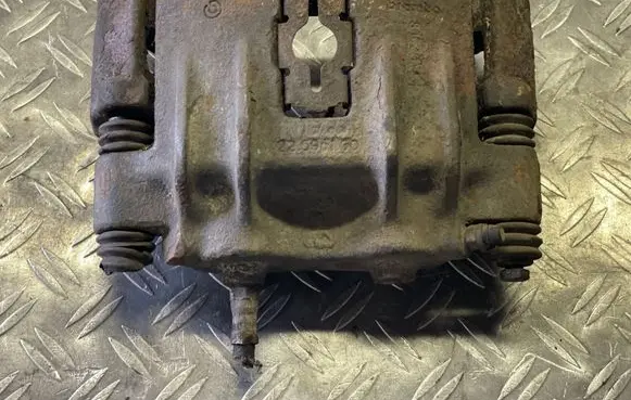 Iveco Daily 30.8 - 9 Rear brake caliper