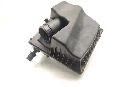 Chevrolet Cruze Air filter box 13272754