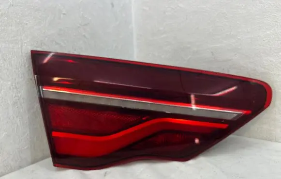 Tailgate rear/tail lights