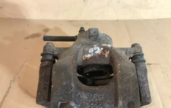 Peugeot 107 Front brake caliper