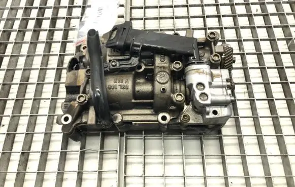 Volkswagen PASSAT B7 Oil pump 03L115105D