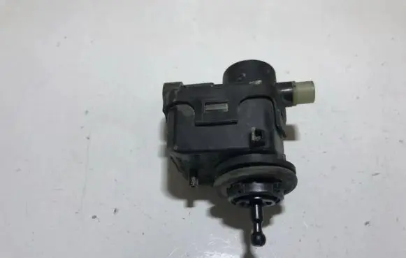 Headlight level adjustment motor