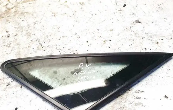 Toyota Avensis Verso Front triangle window/glass 