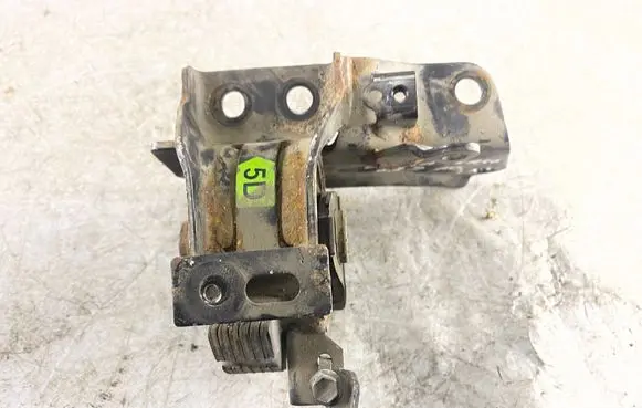Toyota Corolla Verso AR10 Engine mount bracket