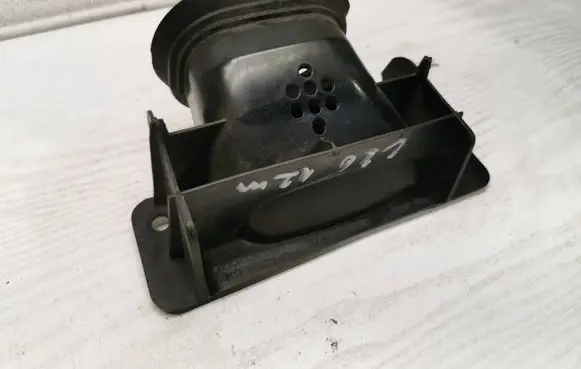 Volvo C30 Air intake duct part 7M519E635FB