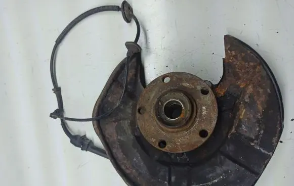 Volkswagen PASSAT B5 Rear wheel hub