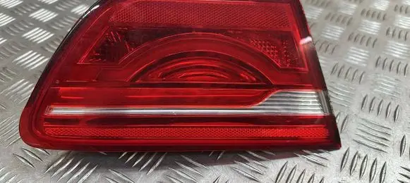 Jaguar XE Tailgate rear/tail lights 