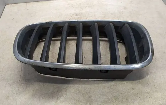 BMW X5 E70 Front bumper upper radiator grill 51137171396