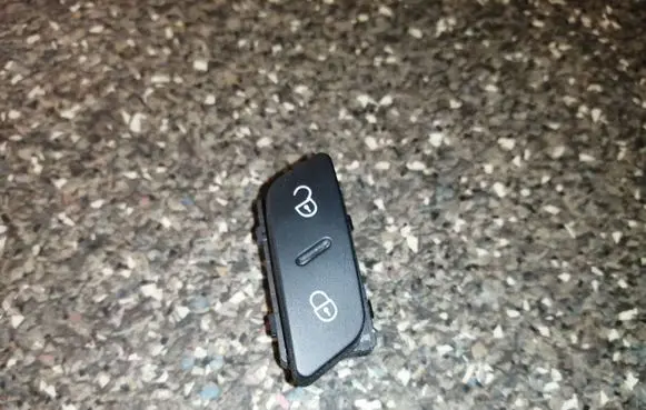 Volkswagen PASSAT CC Central locking switch button 1K0962125B
