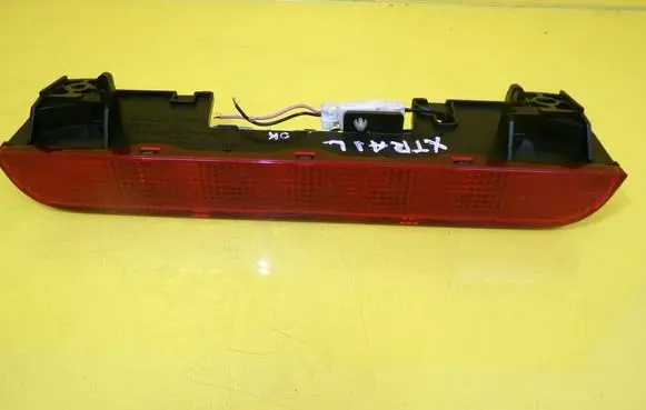 Nissan X-Trail T30 Third/center stoplight P1842 020708